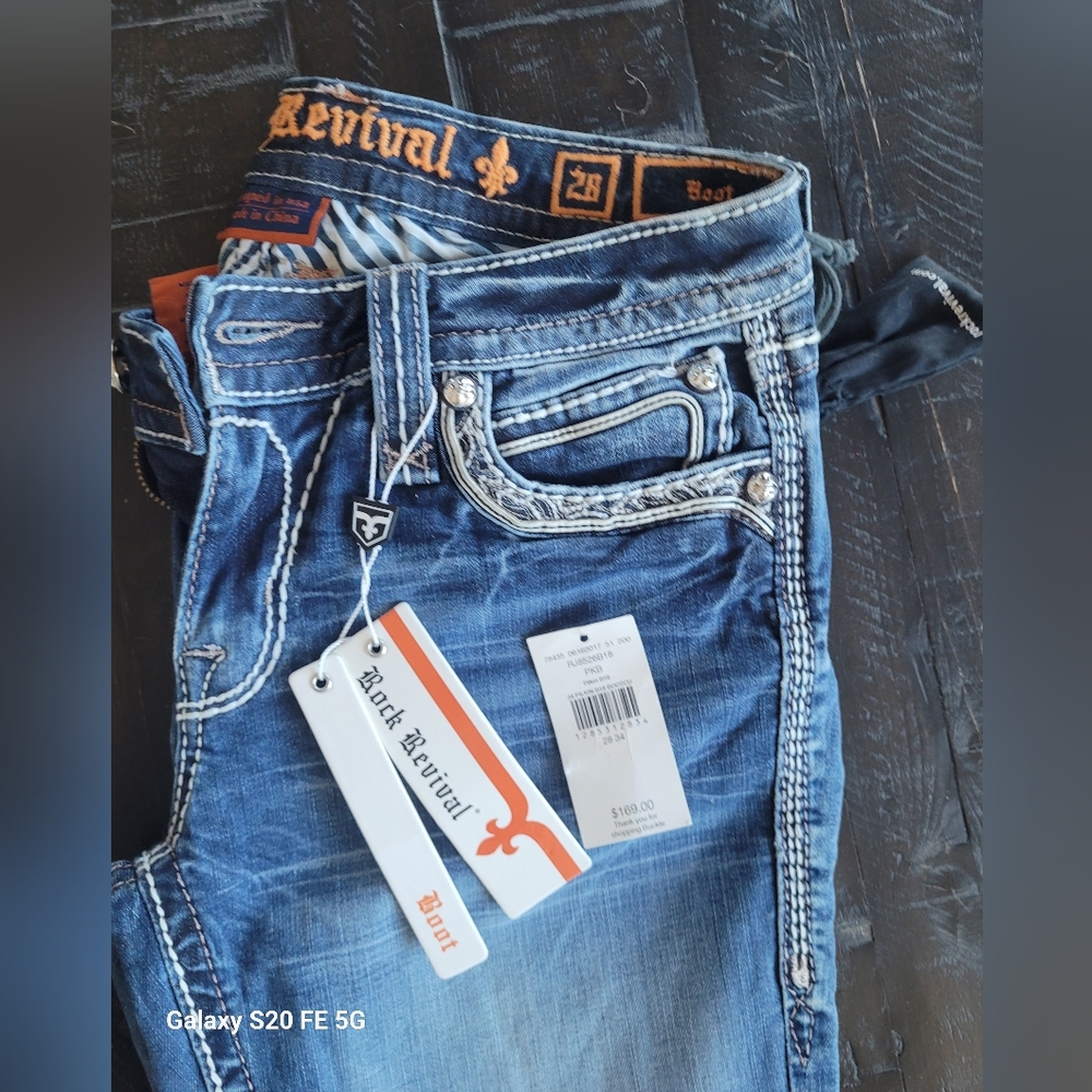 NWT Rock Revival Pilkin. 28Wx34L.